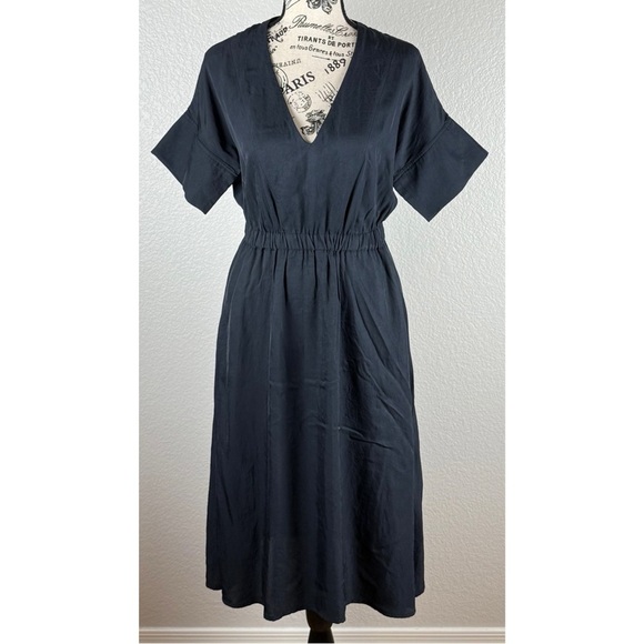 Everlane The Japanese Goweave Light V-Nevk Dress Black, size 4 - Picture 3 of 12